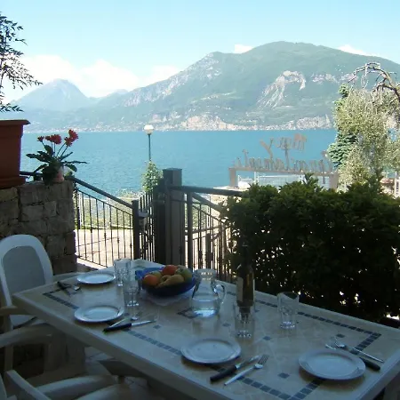Mary Brenzone sul Garda