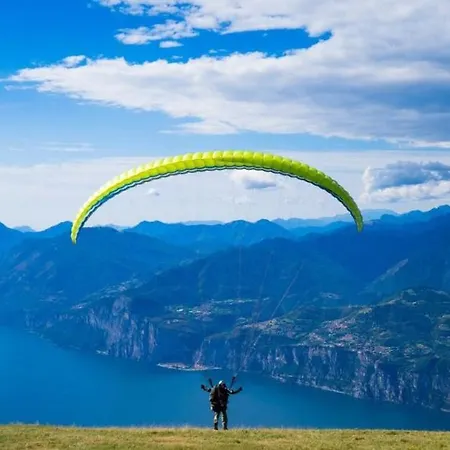 Mary Brenzone sul Garda