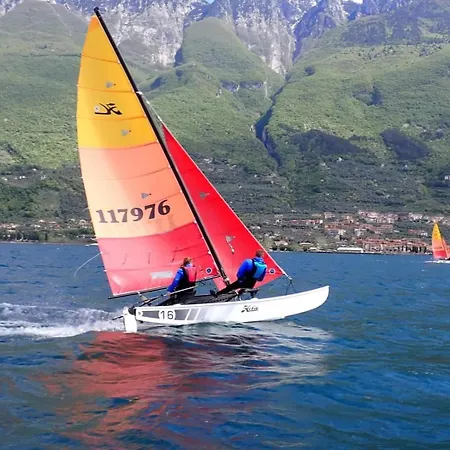 Mary Brenzone sul Garda