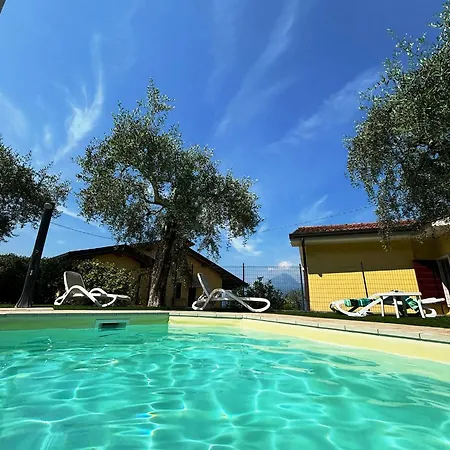 Mary Brenzone sul Garda